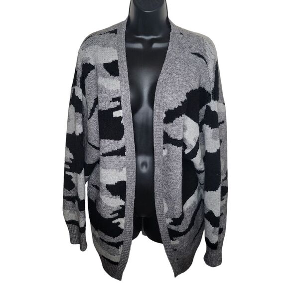 White Birch Boutique Nwot open front camo cardigan sweater size Medium - Picture 1 of 7